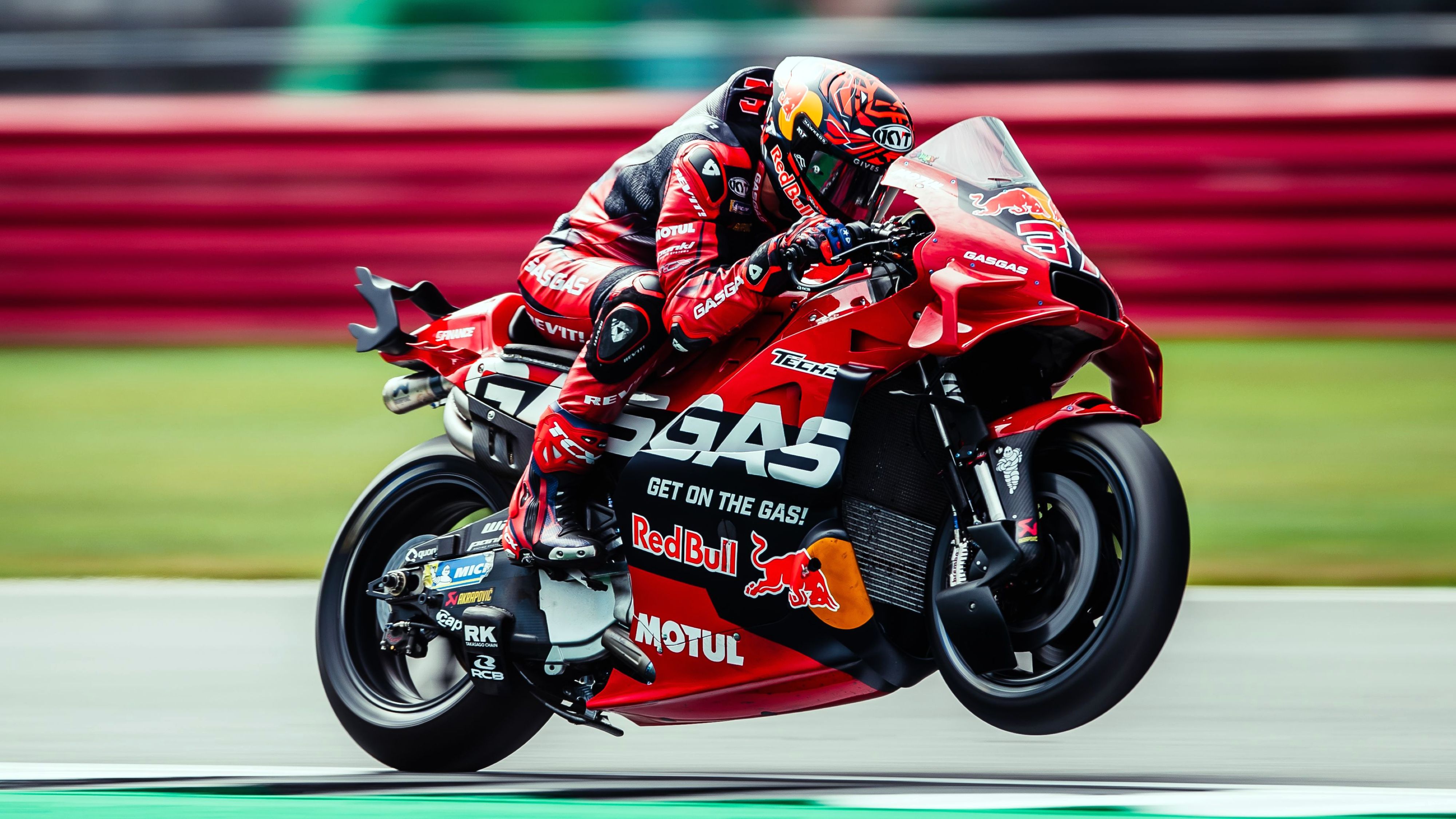 MOTOGP™ RETURNS AS ACOSTA AND FERNANDEZ GET ON THE GAS ON OPENING DAY