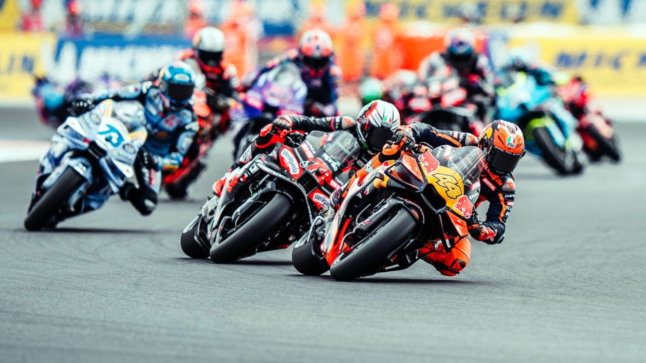 Espargaro brings home P10-Sprint result after drama-filled opening lap from Bastianini