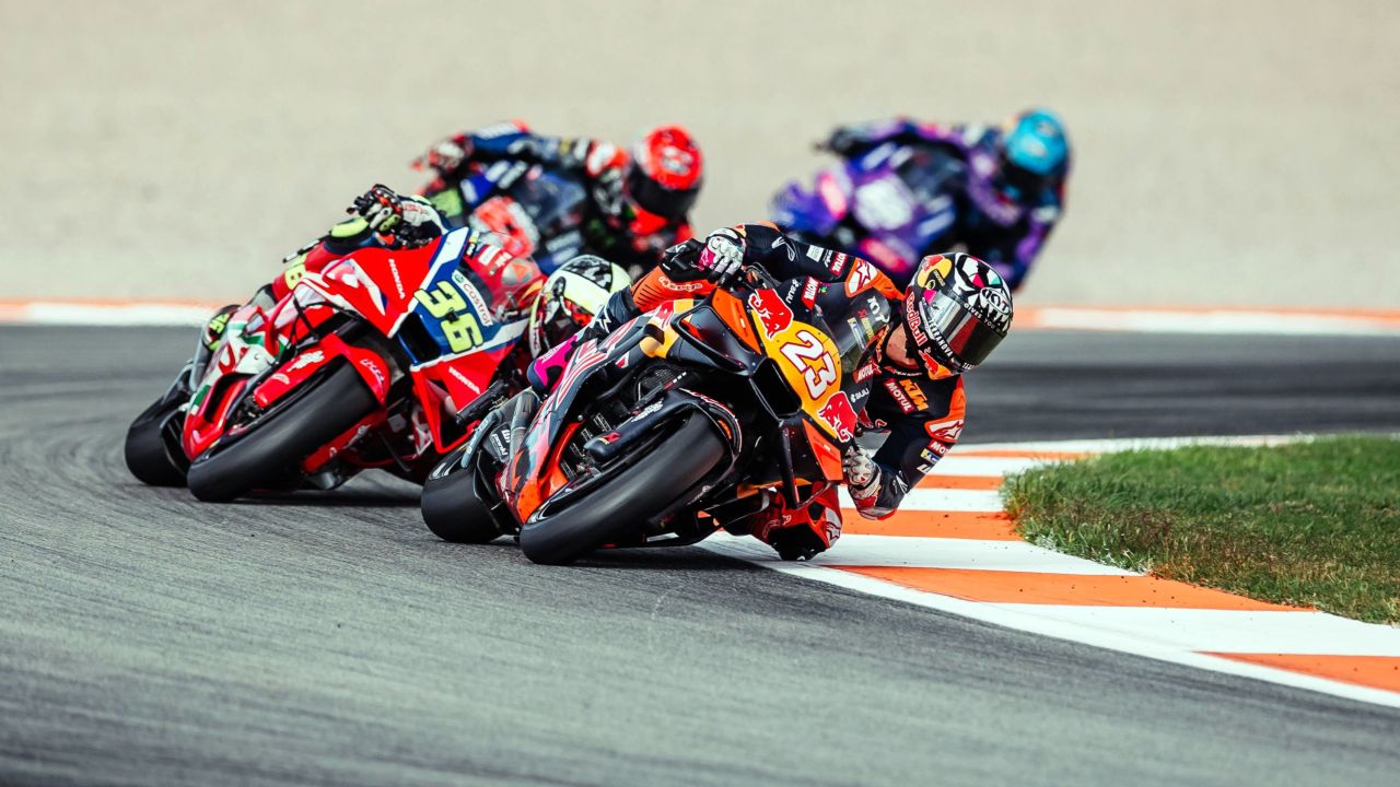 BASTIANINI ENDS 2025 WITH A TOP 10 IN EMOTIONAL VALENCIA GRAND PRIX FOR TECH3 FAMILY