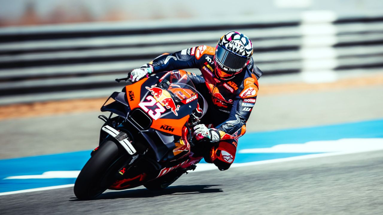 BASTIANINI AND VINALES CONTINUE ADAPTATION TO KTM RC16 MACHINERY ON DAY 1 OF BURIRAM TEST